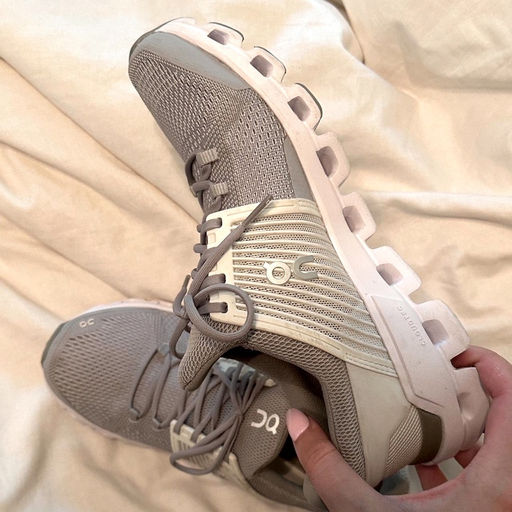 On Cloud Swift Sneakers